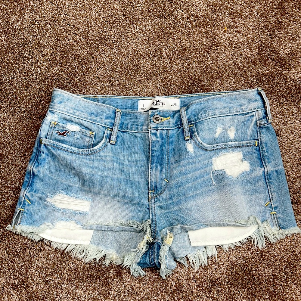 Hollister Mid-Rise light wash ripped jeans shorts